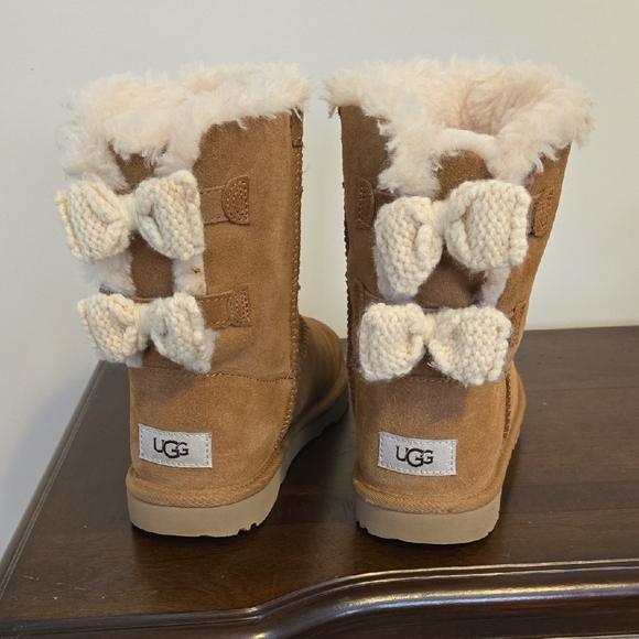 UGG Kids' Brown Boots with Cream Knit Bows - Picture 1 of 4